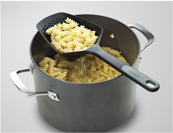 Joseph Joseph Scoop Plus Colander Black