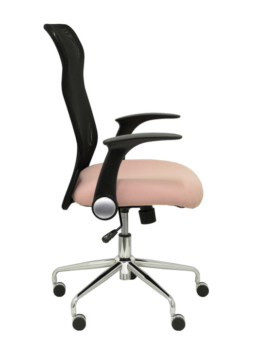 Silla de oficina Minaya con mecanismo Basculante tapizada con Tela color Rosa y malla color Negro. Equipada con Base cromada, Brazos abatibles y Ruedas de nailon 50 mm