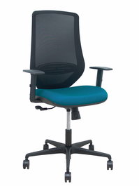 Silla de oficina Mardos con mecanismo Sincro tapizada con Tela color Verde petróleo y malla color Negro. Equipada con lumbar 1D, Brazos 1D y Ruedas 65mm nailon