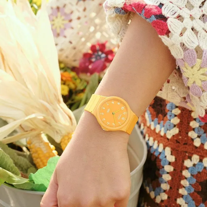 Casio MQ-24B Reloj Analógico de Cuarzo Unisex con Correa Amarilla