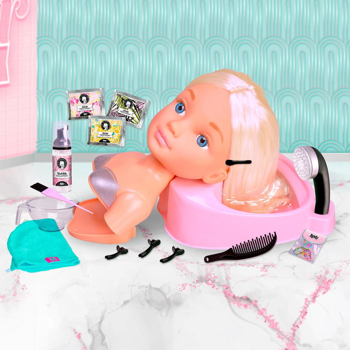 Famosa Nancy NACB3000 Busto Peluquería Rubia, Lava y Peina su Cabello con Accesorios, Muñeca para Niñas +3 Años