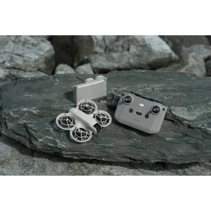 DJI Dron ultracompacto Neo Fly More Combo, 135g, Accesorios Incluidos, Captura Cinematográfica