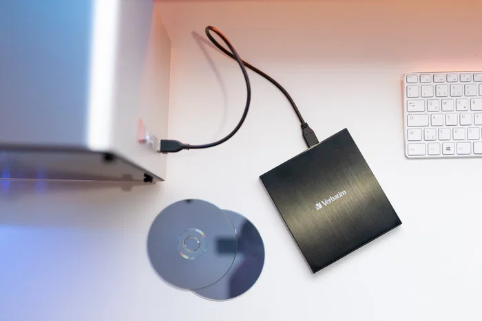 Verbatim Grabadora de CD/DVD Slimline con USB-C, Negro Verbatim Grabadora de CD/DVD Slimline con USB-C, Negro