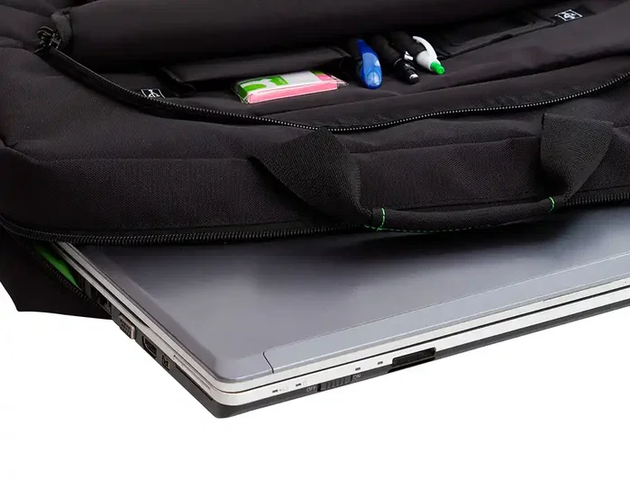 Q-connect Maletín para Portátil 17.2" Negro, 1 Asa, 2 Bolsillos Exteriores, Polietileno Reciclado, Compartimento Acolchado