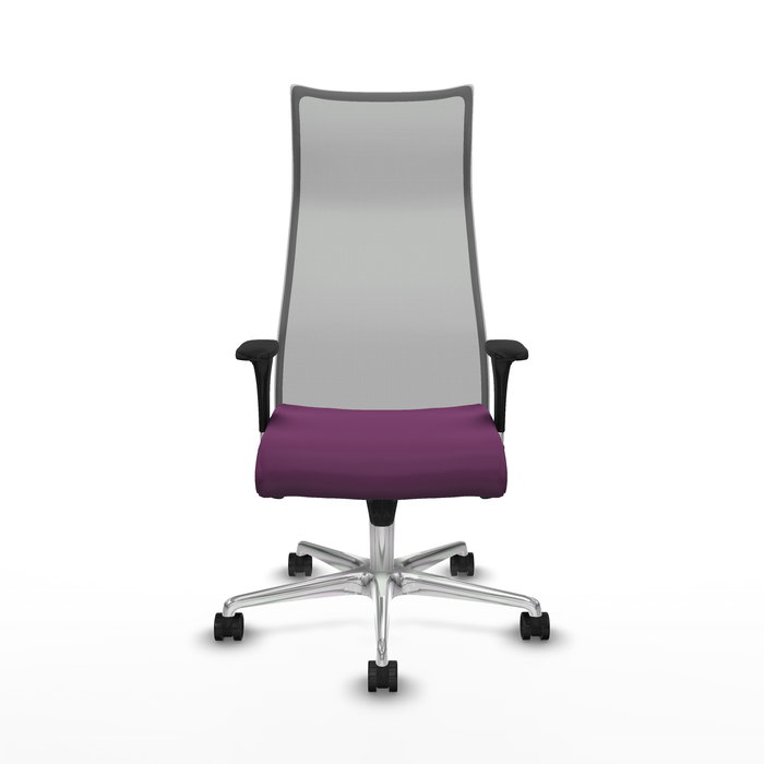 Sillón Albacete con mecanismo Sincro tapizada con Similpiel color Morado y malla color Gris. Equipado con Base aluminio, Brazos 1D y Ruedas 65mm nailon