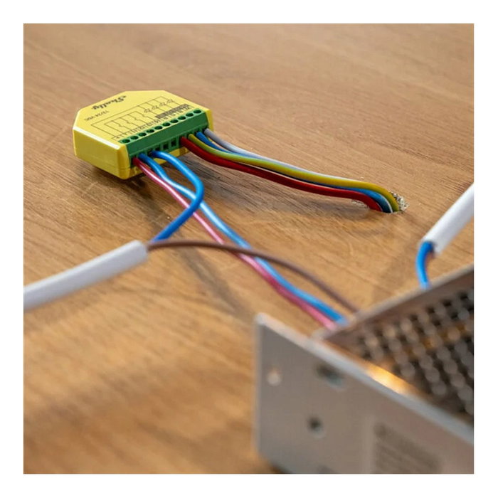 Shelly Plus RGBW PM - Relé Controlador LED WiFi Bluetooth para Instalación Empotrada, 4 Canales, Compatible con Alexa y Google Assistant