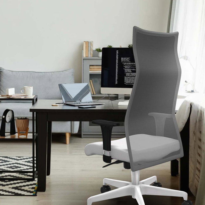 Sillón Albacete con mecanismo Sincro tapizada con Tela color Lila y malla color Blanco. Equipado con Base poliamida blanca, Brazos 1D y Ruedas 65mm nailon