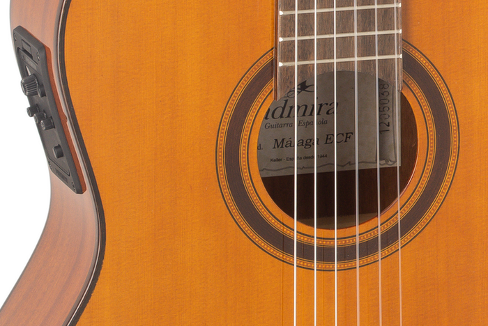 Guitarra Clásica Admira Málaga Electrificada Cutaway Fishman Serie Conservatorio