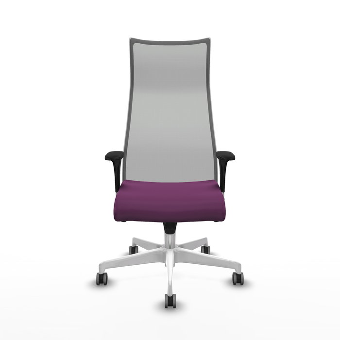 Sillón Albacete con mecanismo Sincro tapizada con Similpiel color Morado y malla color Gris. Equipado con Base poliamida blanca, Brazos 1D y Ruedas 65 mm parqué