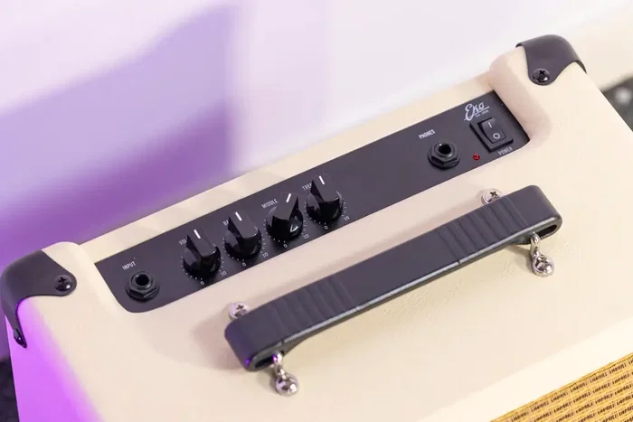 EKO Amplificador Combo Acústico AC15 15W con Altavoz de 6.5" - Para Guitarra