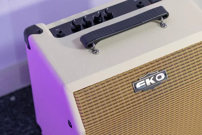 EKO Amplificador Combo Acústico AC15 15W con Altavoz de 6.5" - Para Guitarra