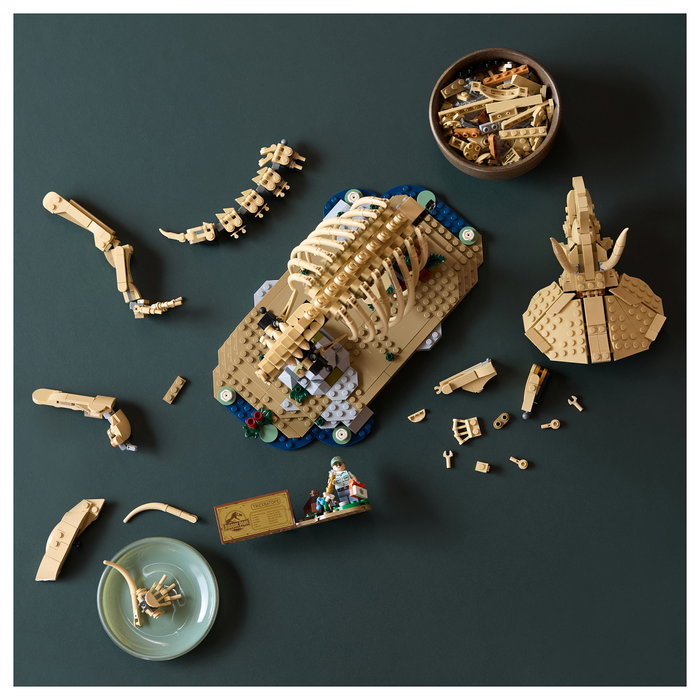 LEGO Jurassic World Fósiles de Dinosaurio: Triceratops 77985 Set de Construcción 1154 Piezas +18 Años