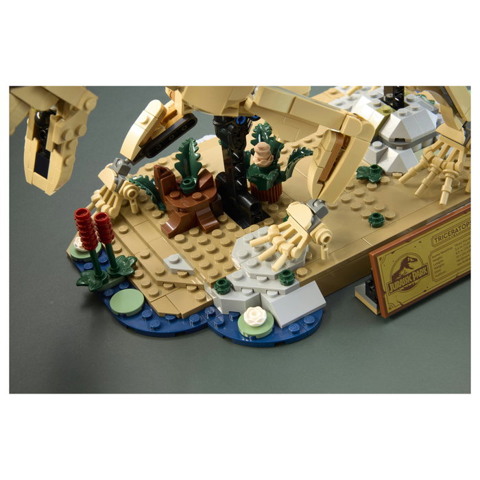 LEGO Jurassic World Fósiles de Dinosaurio: Triceratops 77985 Set de Construcción 1154 Piezas +18 Años