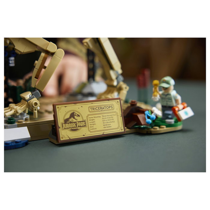 LEGO Jurassic World Fósiles de Dinosaurio: Triceratops 77985 Set de Construcción 1154 Piezas +18 Años