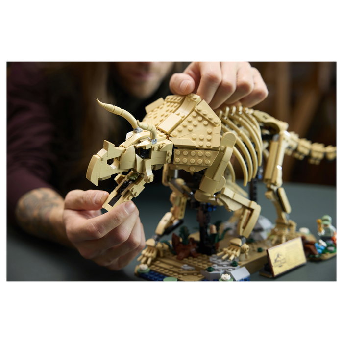 LEGO Jurassic World Fósiles de Dinosaurio: Triceratops 77985 Set de Construcción 1154 Piezas +18 Años
