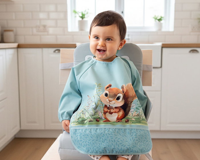 KioKids Babero Impermeable con Mangas Ardilla Verde Little Sauvages +4 meses