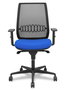 Silla de oficina Alares con mecanismo Sincro tapizada con Tela color Azul y malla color Negro. Equipada con lumbar 1D, Brazos 1D y Ruedas 65mm nailon
