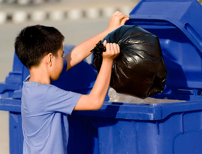 Q-connect Papelera Contenedor Plástico con Tapadera 100L Azul 800x510x525 mm con Ruedas