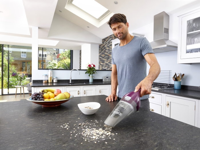 Black + Decker Aspirador de mano inalámbrico NVC115W-QW Burdeos