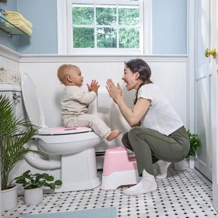 Ingenuity ING0074451171435 Taburete y Orinal con Cuenco Extraíble, Antideslizante y Asiento Ergonómico, Color Rosa