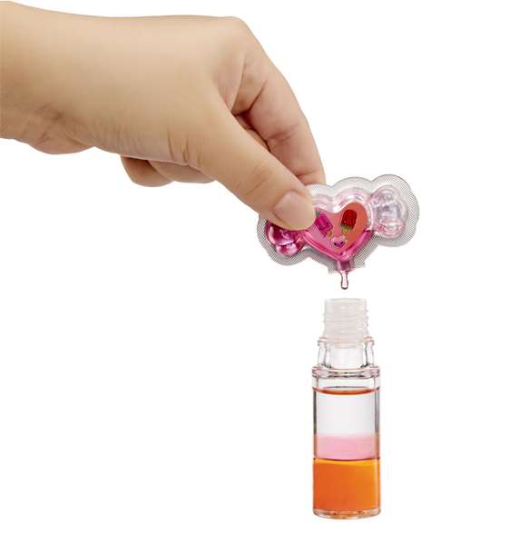 MGA Muñeca Brillo de Labios Yummiland Cambia de Color con Agua Fría - Modelos Surtidos MGA Muñeca Brillo de Labios Yummiland Cambia de Color con Agua Fría - Modelos Surtidos