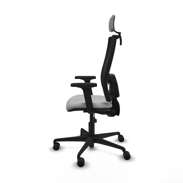 Silla de oficina Bormate con mecanismo Asincro tapizada con Tela color Gris claro y malla color Negro. Equipada con lumbar 1D, Brazos 2D, Cabecero 2D y Ruedas 65mm nailon