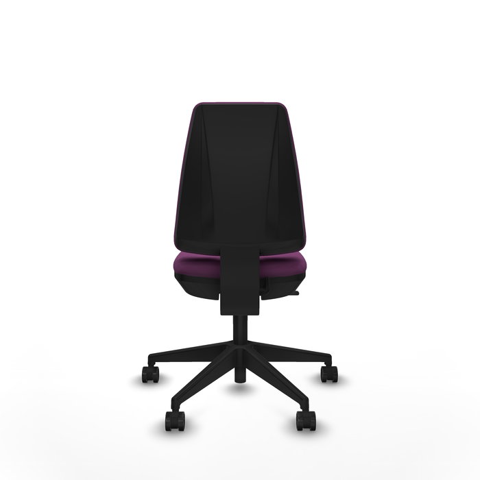 Silla de oficina Elche con mecanismo Contacto permanente básico tapizada con Similpiel color Morado. Equipada con Base piramidal negra, Sin brazos y Ruedas 65mm nailon