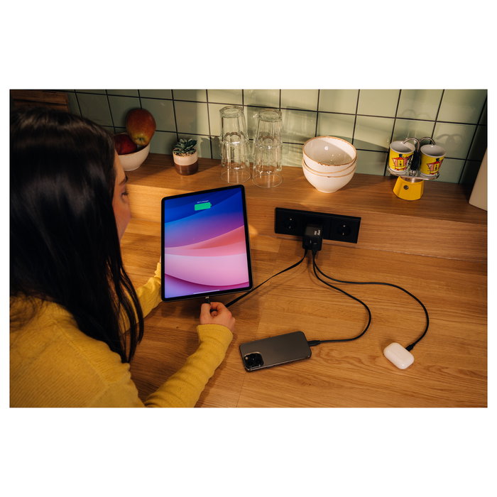 Verbatim Cargador GaN 65W con Cable Retráctil, 2 Puertos (USB-C/USB-A), Quick Charge 3.0, USB-PD 3.0, Compatible con Enchufes EU/UK/US, Negro