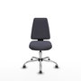 Silla de oficina Elche con mecanismo Asincro tapizada con Tela color Gris oscuro. Equipada con Base cromada, Sin brazos y Ruedas 65 mm parqué