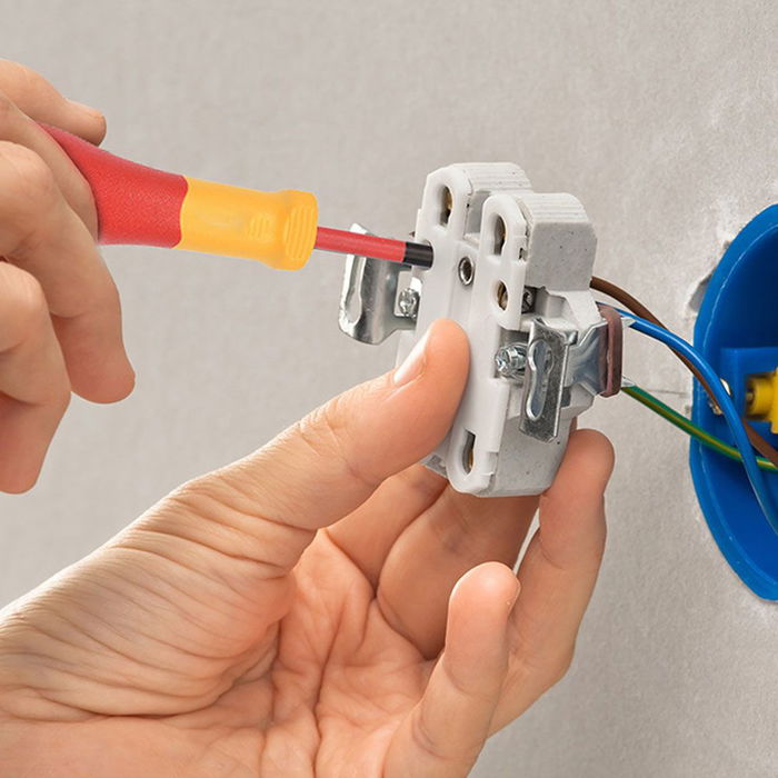 Workpro Destornillador Plano Aislado VDE 0.5 x 3 x 100 mm - Acero S2, 1000V, Cumple EN/IEC 60900, Punta Plana, Mango Ergonómico Rojo/Amarillo