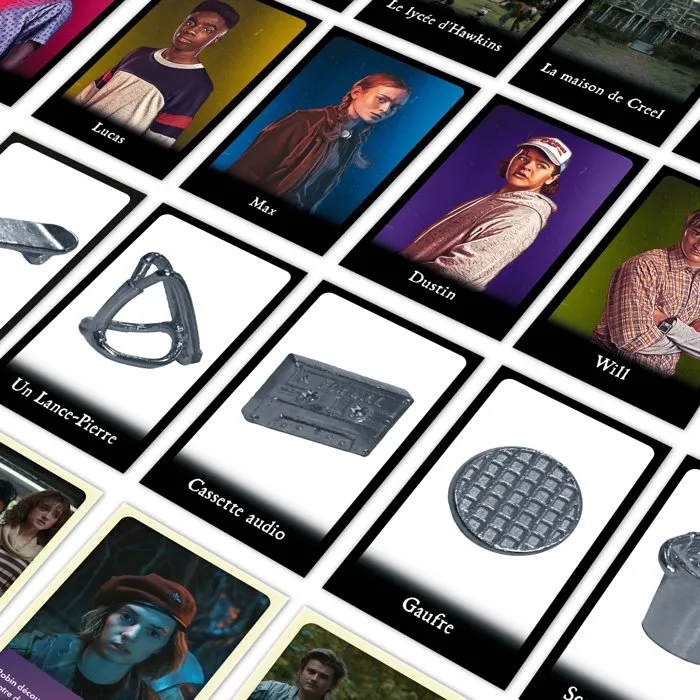 Winning Moves WIN5036905063111 Cluedo Stranger Things Juego de Mesa para 2-6 Jugadores Edad +15