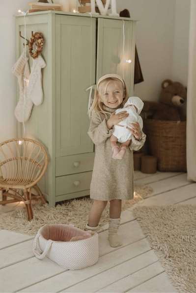 Muñecas Arias Muñeca Elegance 40 cm Andie Rosa con Capazo, Mecanismo de Llanto Try Me, Incluye Bolsa, Con Pilas y Sonidos, Edad 3+ Años