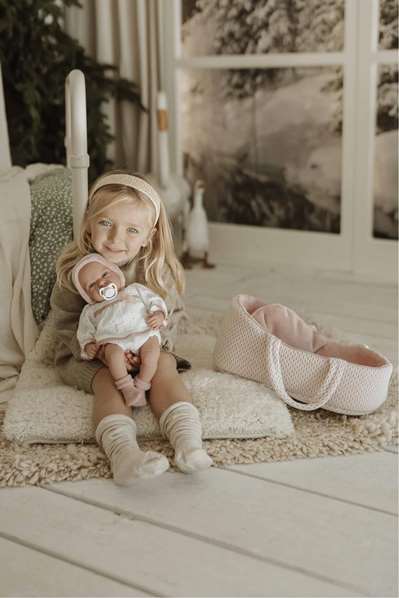 Muñecas Arias Muñeca Elegance 40 cm Andie Rosa con Capazo, Mecanismo de Llanto Try Me, Incluye Bolsa, Con Pilas y Sonidos, Edad 3+ Años