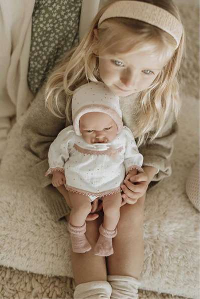 Muñecas Arias Muñeca Elegance 40 cm Andie Rosa con Capazo, Mecanismo de Llanto Try Me, Incluye Bolsa, Con Pilas y Sonidos, Edad 3+ Años