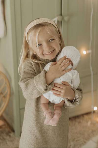 Muñecas Arias Muñeca Elegance 40 cm Andie Rosa con Capazo, Mecanismo de Llanto Try Me, Incluye Bolsa, Con Pilas y Sonidos, Edad 3+ Años