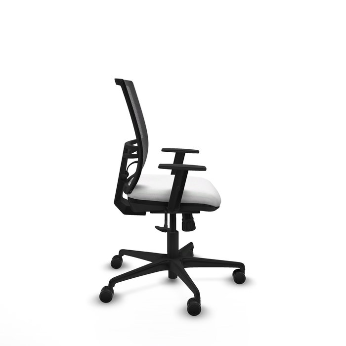 Silla de oficina Yunquera con mecanismo Sincro tapizada con Tela color Blanco y malla color Negro. Equipada con lumbar 1D, Brazos 1D y Ruedas 65mm nailon
