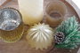 DKD Home Decor Set de 6 Velas de Cristal con Bandeja de MDF Dorada