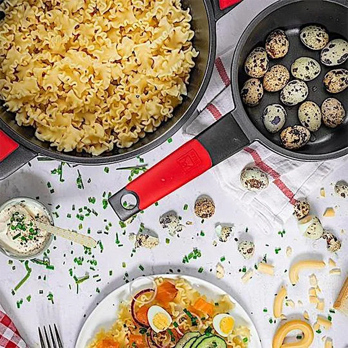 Bra Premiere Cazo A413816, 16 cm / 1.25 L, Aluminio Fundido Antiadherente para Inducción, Revestimiento Teflón Innovations Libre de PFOA, Negro y Rojo