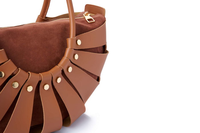 Lucky Bees Ingrid Bolsa de Hombro Color Tan Cuero de Polivinilo Elegante y Sofisticada