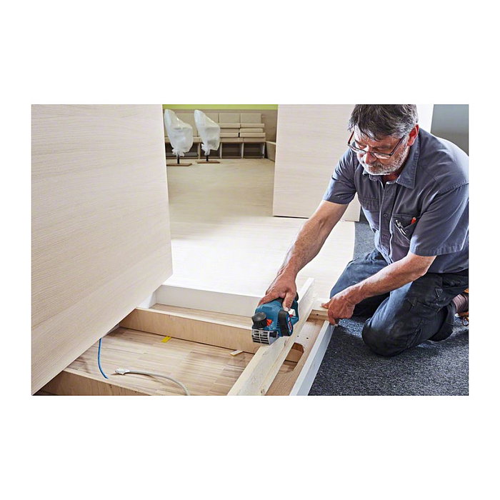 Bosch GHO 12V-20 Professional Cepillo a batería con 2 baterías de 3,0 Ah