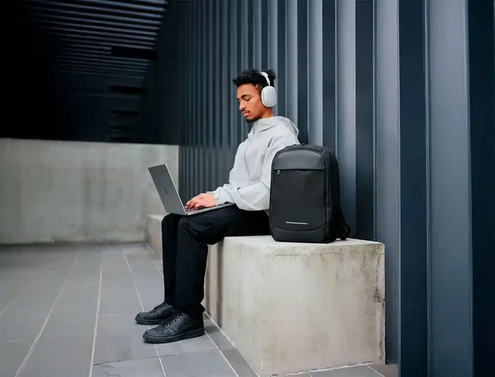 Antartik Mochila Work Slim para Portátil con 3 Compartimentos, Ultraligera, 45x33x15 cm, Negro