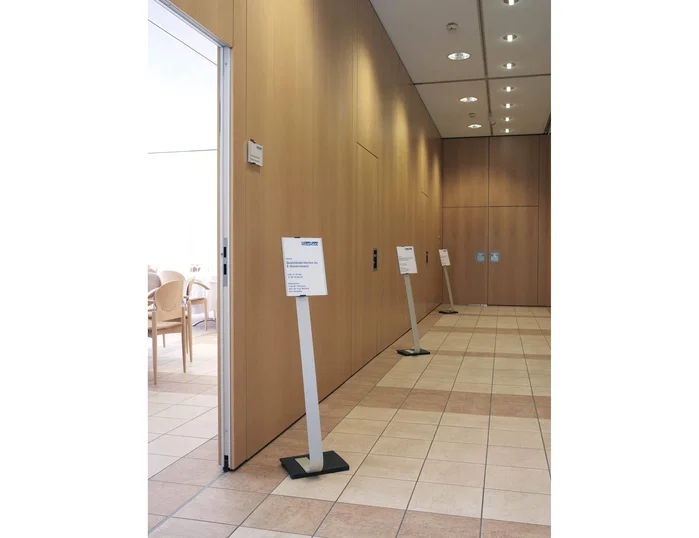 Durable Expositor de suelo con altura ajustable para DIN A4