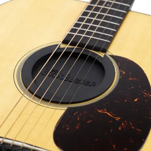 Martin 18A0166 Tapa Antii Feedback para Guitarras Acústicas Martin Dreadnought, GP, Jumbo 00 Martin 18A0166 Tapa Antii Feedback para Guitarras Acústicas Martin Dreadnought, GP, Jumbo 00