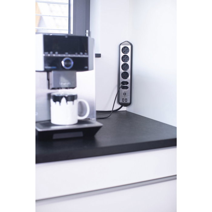 Brennenstuhl Estilo Corner Regleta de 6 tomas negra Brennenstuhl Estilo Corner Regleta de 6 tomas negra