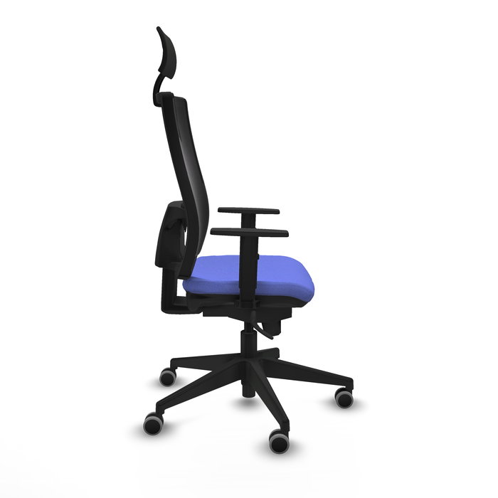 Silla de oficina Horna con mecanismo Sincro tapizada con Tela color Azul claro y malla color Negro. Equipada con lumbar 1D, Brazos 1D, Cabecero Fijo y Ruedas 65 mm parqué