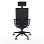 Silla de oficina Horna con mecanismo Sincro tapizada con Tela color Azul claro y malla color Negro. Equipada con lumbar 1D, Brazos 1D, Cabecero Fijo y Ruedas 65 mm parqué