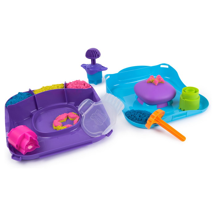 Spin Master Kinetic Sand Kit Arena Mágica Squishmotion, 453 g de Arena Moldeable Azul, Rosa y Amarilla con 3 Moldes: Tiburón, Estrella, Sol - 6069401 - Juguete Niños 5 Años+