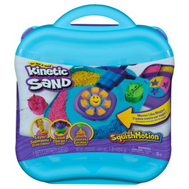 Spin Master Kinetic Sand Kit Arena Mágica Squishmotion, 453 g de Arena Moldeable Azul, Rosa y Amarilla con 3 Moldes: Tiburón, Estrella, Sol - 6069401 - Juguete Niños 5 Años+