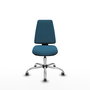 Silla de oficina Elche con mecanismo Asincro tapizada con Tela color Verde petróleo. Equipada con Base cromada, Sin brazos y Ruedas 65 mm parqué