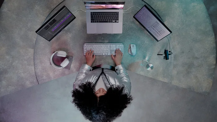 Logitech MX Keys S Teclado Inalámbrico RF y Bluetooth US QWERTY Internacional con Aluminio, Retroiluminación LED, Blanco - Referencia 920-011588